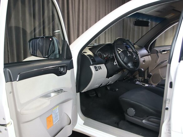 2015 Mitsubishi Pajero Sport II Рестайлинг, белый, 1699000 рублей - вид 6