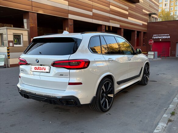2019 BMW X5 40i IV (G05/G18), белый, 4950000 рублей - вид 2