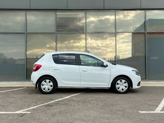 2017 Renault Sandero II, белый, 526000 рублей, вид 3