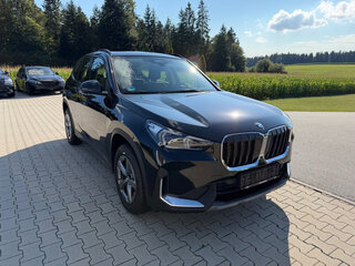 2024 BMW X1 18i sDrive III (U11/U12), чёрный, 4156679 рублей, вид 3