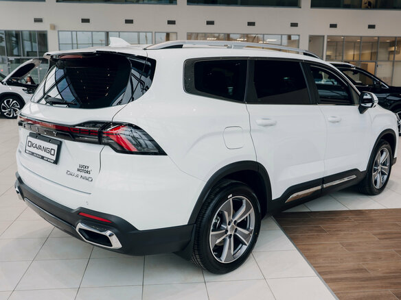 2026 Geely Okavango I Рестайлинг, белый - вид 3
