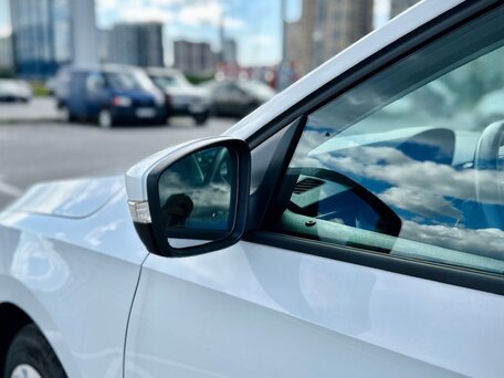 2020 Skoda Rapid II, белый, 1550000 рублей, вид 4