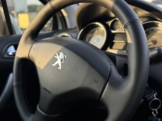 2011 Peugeot 308 I Рестайлинг, серебристый, 330000 рублей, вид 4