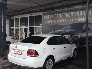 2016 Volkswagen Polo V Рестайлинг, белый, 380000 рублей, вид 2