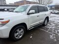 2012 Toyota Land Cruiser 200 Series Рестайлинг 1, белый, 3599000 рублей - вид 1