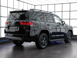 2022 Toyota Land Cruiser 300 Series, чёрный, 9990000 рублей, вид 4