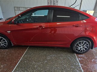2016 Hyundai Solaris I Рестайлинг, красный, 900000 рублей, вид 4