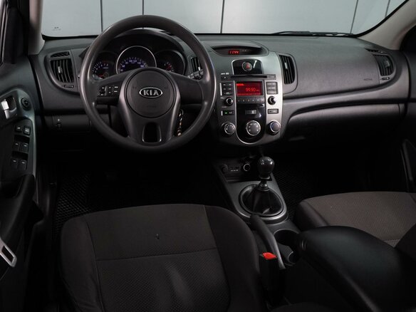 2010 Kia Cerato 5-speed II, красный, 699000 рублей - вид 5