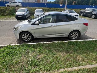 2014 Hyundai Solaris I Рестайлинг, серебристый, 800000 рублей, вид 5