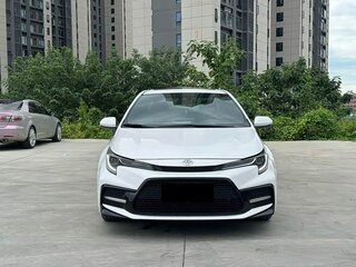 2023 Toyota Corolla Sporty XII (E210) Рестайлинг, белый, 1650000 рублей, вид 2