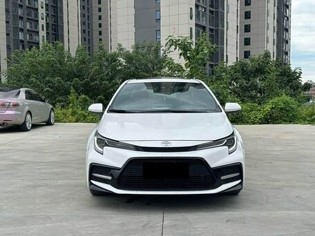 2023 Toyota Corolla Sporty XII (E210) Рестайлинг, белый, 1650000 рублей, вид 2