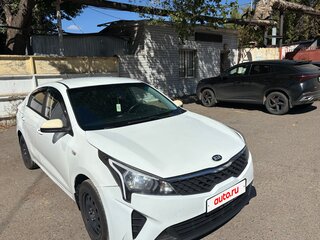 2020 Kia Rio IV, белый, 680000 рублей, вид 2