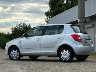 2012 Skoda Fabia II Рестайлинг, серебристый, 490000 рублей, вид 3