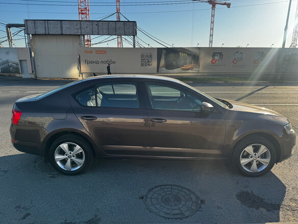 2016 Skoda Octavia III (A7), коричневый, 1500000 рублей - вид 5