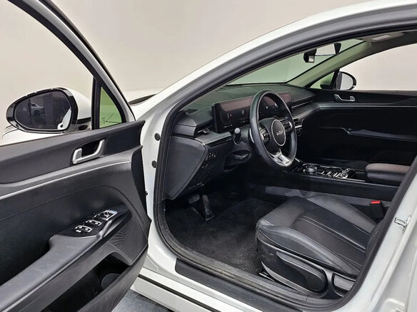 2024 Kia K5 III Рестайлинг, белый, 2582000 рублей - вид 6