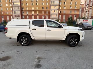 2021 Mitsubishi L200 V Рестайлинг, белый, 1700000 рублей, вид 2