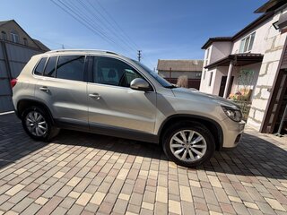 2014 Volkswagen Tiguan I Рестайлинг, серебристый, 1800000 рублей, вид 3