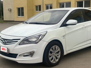 2015 Hyundai Solaris I Рестайлинг, белый, 850000 рублей, вид 1