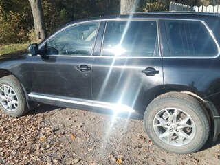 2006 Volkswagen Touareg I Рестайлинг, чёрный, 670000 рублей, вид 3