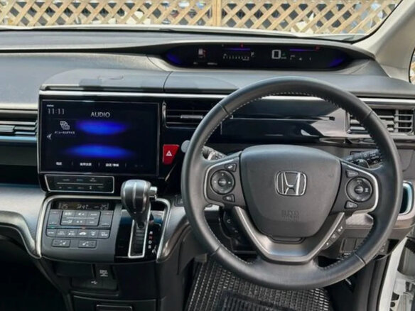 2021 Honda Stepwgn Spada V Рестайлинг, белый, 1897000 рублей - вид 7