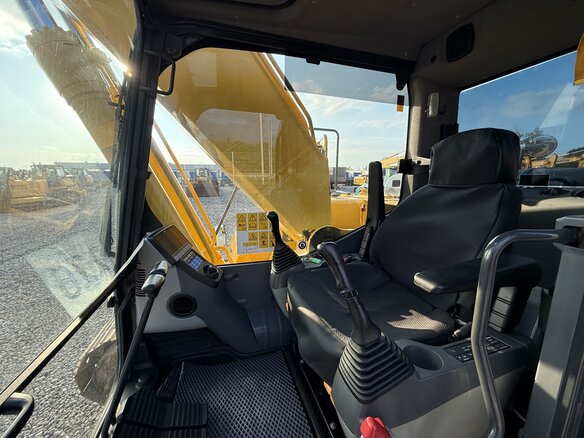 2019 Komatsu PC220-8, жёлтый - вид 15