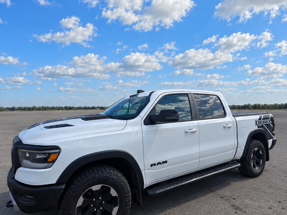 2022 Ram 1500 Crew Cab eTorque V, белый, 6900000 рублей