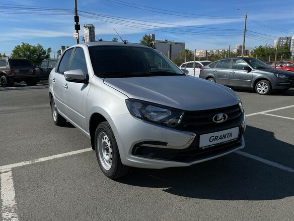 2026 Lada (ВАЗ) Granta I Рестайлинг, серебристый, 1088000 рублей - вид 1