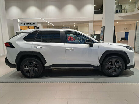 2022 Toyota RAV4 V (XA50), белый, 3473000 рублей, вид 4