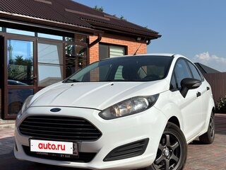 2015 Ford Fiesta Mk6 Рестайлинг, белый, 900000 рублей, вид 1