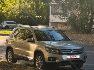 2012 Volkswagen Tiguan I Рестайлинг, серебристый, 1400000 рублей, вид 2