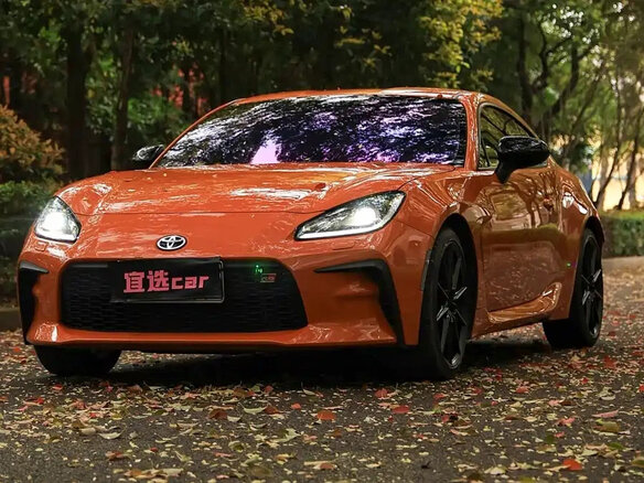 2023 Toyota GR86, оранжевый