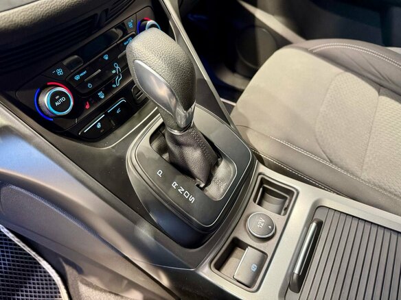 2017 Ford Kuga II Рестайлинг, белый, 1630000 рублей - вид 19