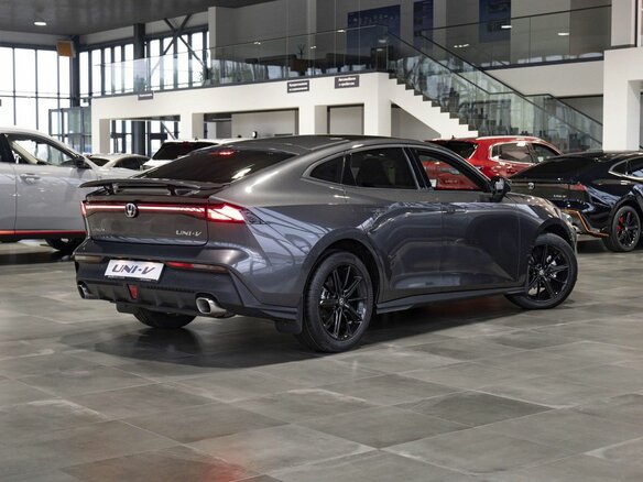 2024 Changan UNI-V I, серый, 2650000 рублей - вид 3
