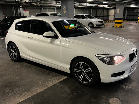 2013 BMW 1 серии 116i II (F20/F21), белый, 770000 рублей, вид 1