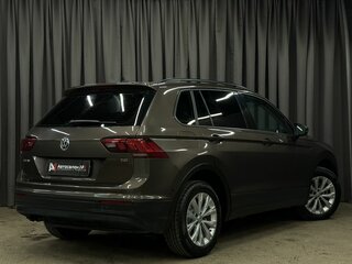 2017 Volkswagen Tiguan II, коричневый, 1799900 рублей, вид 4