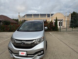 2015 Honda Stepwgn Spada V, серебристый, 1820000 рублей, вид 1