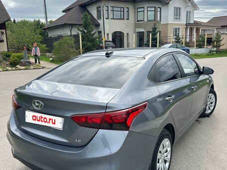 2017 Hyundai Solaris II, серый, вид 4