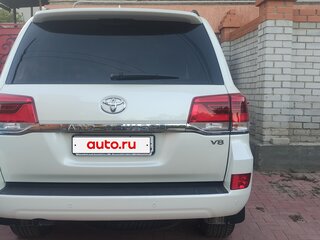 2019 Toyota Land Cruiser 200 Series Рестайлинг 2, белый, 9990000 рублей, вид 3