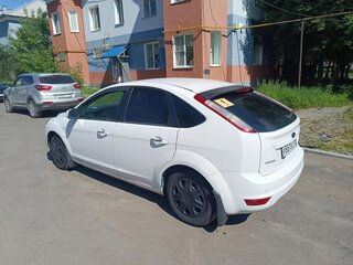 2010 Ford Focus II Рестайлинг, белый, 650000 рублей, вид 2