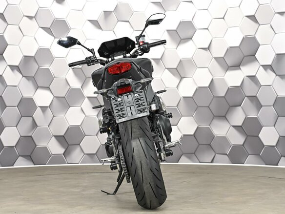 2023 Yamaha MT-09 (FZ-09), чёрный - вид 5