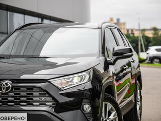 2022 Toyota RAV4 V (XA50), чёрный, 3350000 рублей, вид 2