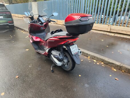 2022 Honda PCX 125, красный, 300000 рублей, вид 4