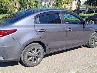 2021 Kia Rio IV Рестайлинг, серый, 1690000 рублей, вид 3
