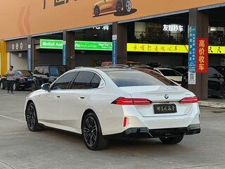 2025 BMW 5 серии Long 525Li VIII (G60/G61/G68), белый, 6115000 рублей, вид 4