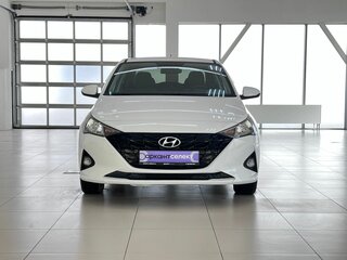 2021 Hyundai Solaris II Рестайлинг, белый, 1694000 рублей, вид 2