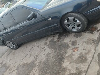 1998 Mercedes-Benz E-Класс 200 II (W210, S210), синий, 650000 рублей, вид 3