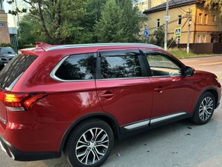 2018 Mitsubishi Outlander III Рестайлинг 2, красный, 2000000 рублей, вид 2