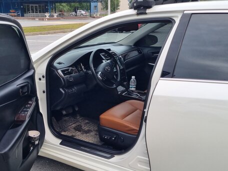 2017 Toyota Camry VII (XV50) Рестайлинг 2, белый, 2530000 рублей, вид 5