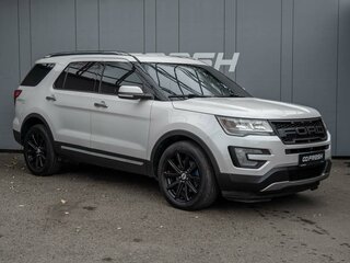 2016 Ford Explorer V Рестайлинг, белый, 1889000 рублей, вид 1