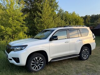 2021 Toyota Land Cruiser Prado 150 Series Рестайлинг 3, белый, 5850000 рублей, вид 4